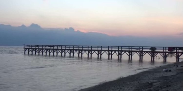 Cahaya Malam di Balik Gelapnya Siang: Kisah Hidup Masyarakat Pulau Tunda