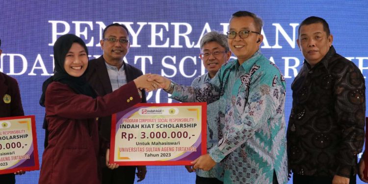 Indah Kiat Galakkan Program Beasiswa Pendidikan Untuk Masyarakat Kabupaten Serang