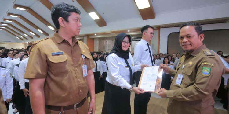 1368 PPPK di Kota Tangerang Terima SK Kenaikan Pangkat dari Pj Walikota