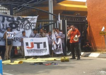 Puluhan Jurnalis di Serang Banten Gelar Aksi Tolak RUU Penyiaran