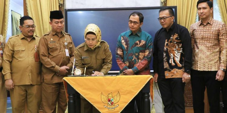 Pemkab Serang dan Chandra Asri Tandatangani MoU Penanaman Mangrove di Lahan 100 Hektare