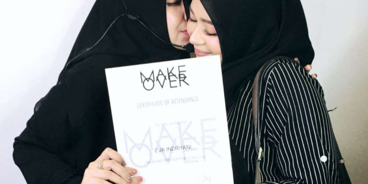 Perjalanan Eva Indriyani Irawan, Makeup Artist dan Dekorator Sukses di Banten