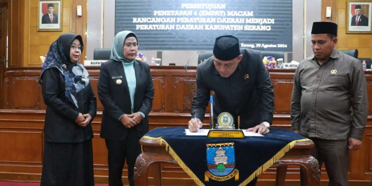 Empat Macam Raperda Ditetapkan Menjadi Perda Pemerintah Kabupaten Serang