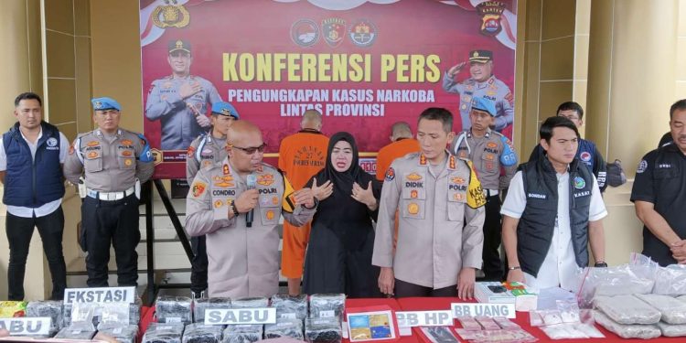 Dua Pelaku Jaringan Narkoba Internasional Ditangkap, Polisi Sita 24 Kg Sabu dan 39 Kg Ganja