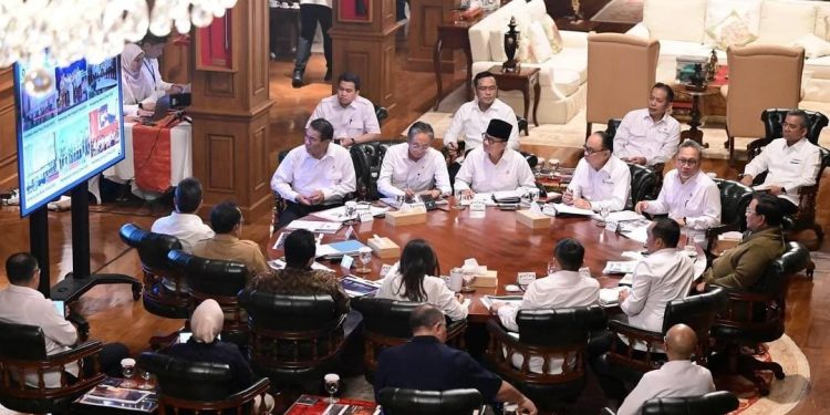 Potret Seorang Menteri dan Peci yang Tak Pernah Tertinggal