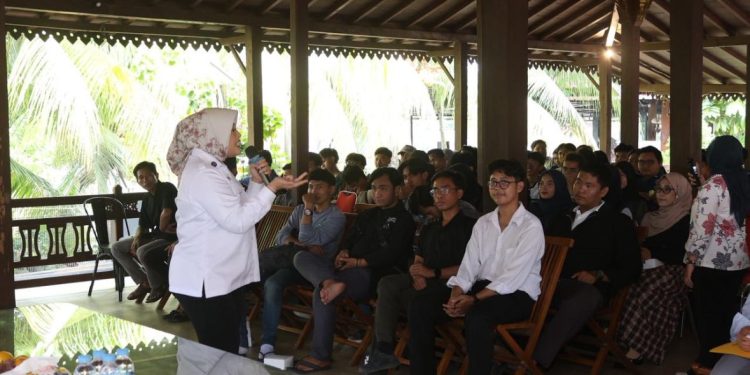 Annisa Mahesa Ajak Mahasiswa Jadi Garda Terdepan Literasi Keuangan Banten