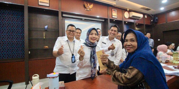 Bupati Serang Ratu Rachmatuzakiyah Gulirkan Rp3,5 Miliar Bantuan Usaha Produktif untuk 1.400 Pelaku UKM
