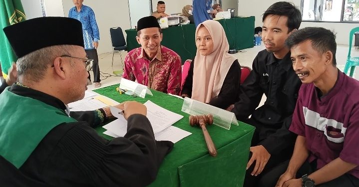 30 Tahun Menikah Tanpa Buku Nikah, Rohmat Terbantu Sidang Isbat di Carenang