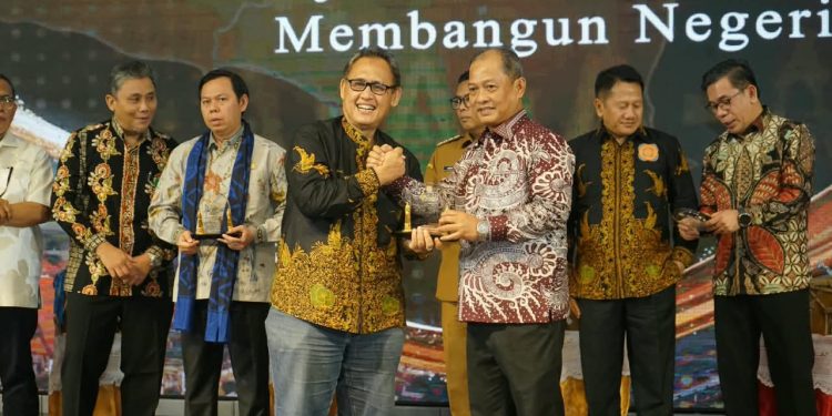 Bupati Serang Raih Penghargaan REI Banten atas Komitmen Wujudkan Hunian Layak